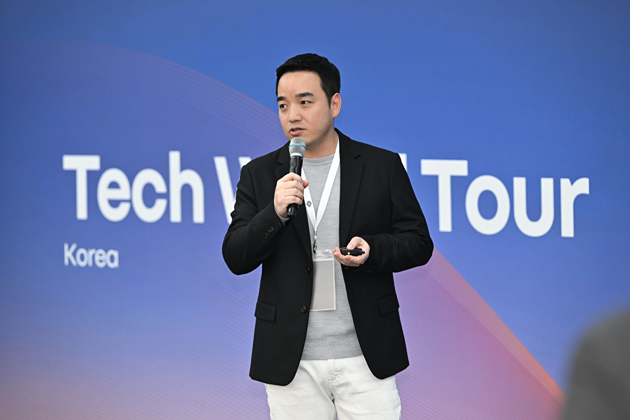 르노 테크 월드 투어에서 박서하 티맵모빌리티 부사장이 발표하고 있다. [사진=티맵모빌리티]