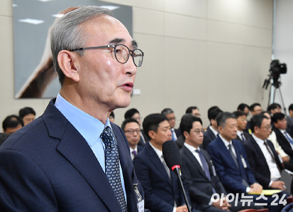 김영섭 KT 대표가 21일 서울 여의도 국회 과학기술정보방송통신위원회에서 열린 정보통신산업진흥원 등에 대한 국정감사에서 질의에 답변하고 있다. [사진=곽영래 기자]