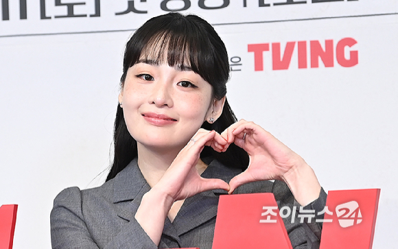 배우 김민하가 1일 오후 서울 구로구 더링크서울 트리뷰트 포트폴리오 호텔에서 열린 tvN 새 토일 '태풍상사' 제작발표회에서 포토타임을 갖고 있다. [사진=곽영래 기자]