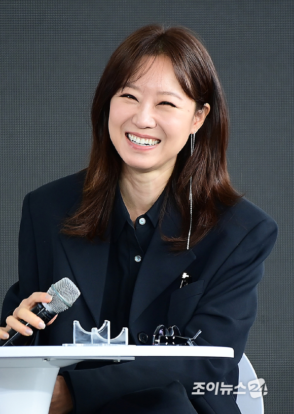 하정우 감독-배우 공효진-김동욱이 19일 오전 부산광역시 해운대구 우동 영화의 전당에서 열린 제30회 부산국제영화제(BIFF) '윗집 사람들' 오픈토크 행사에 참석하고 있다. [사진=정소희 기자]