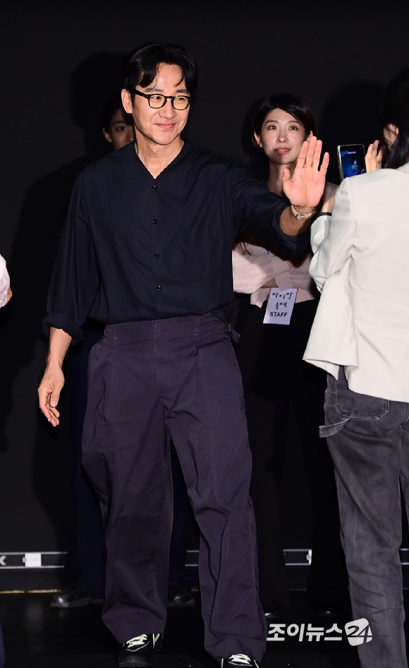 배우 엄태웅이 14일 오후 서울 강남구 메가박스 코엑스에서 열린 영화 '마지막 숙제'(감독 이정철) 가족시사회에 참석해 주연배우로 무대인사를 갖고 있다. [사진=정소희 기자]