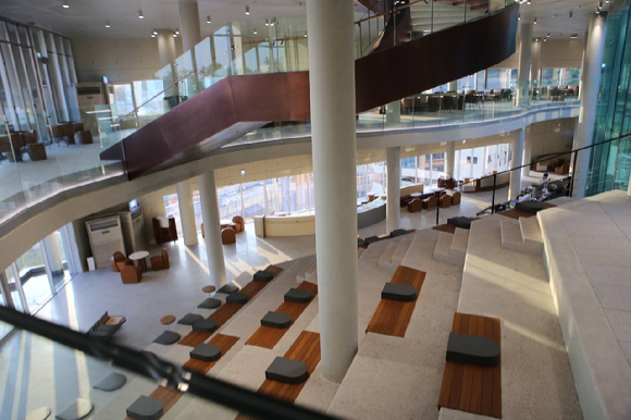  제이엠커피로스터스는 로스팅붵 까페, 비즈니스까지 복합문화공간으로 새단장했으며, 자동화 시스템을 구축해 매장내 패키지 리스를 지향하고 ESG 경영을 실천했다. [사진=제이엠커피그룹]