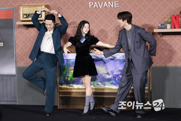 배우 변요한, 고아성, 문상민이 12일 오전 서울 강남구 삼성동 메가박스 코엑스점에서 열린 넷플릭스 영화 '파반느'(감독 이종필) 제작보고회에 참석해 포즈를 취하고 있다. [사진=문수지 기자]