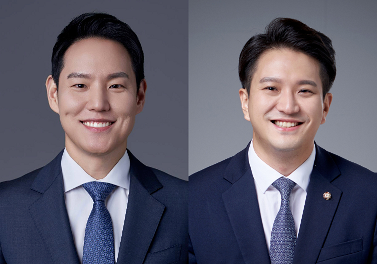 왼쪽부터 김한규 더불어민주당 원내정책수석부대표, 전용기 소통수석부대표 [사진=국회 홈페이지]