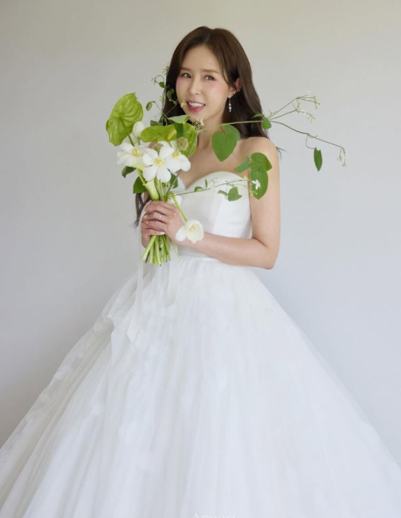 신지 웨딩 사진 [사진=신지 SNS]