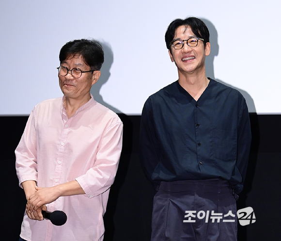 배우 엄태웅이 14일 오후 서울 강남구 메가박스 코엑스에서 열린 영화 '마지막 숙제'(감독 이정철) 가족시사회에 참석해 주연배우로 무대인사를 갖고 있다. [사진=정소희 기자]