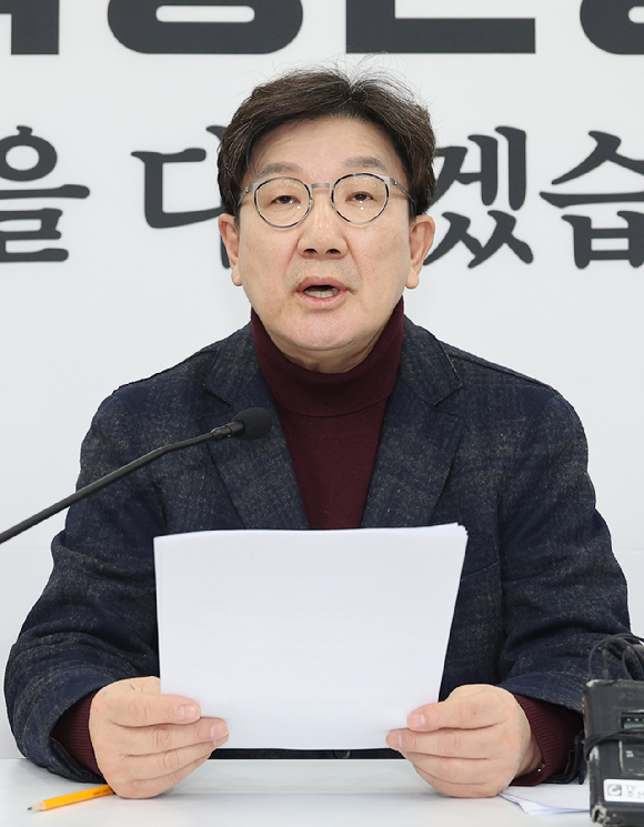 국민의힘 권성동 원내대표가 23일 서울 여의도 국회에서 현안 관련 기자간담회를 하고 있다. [사진=연합뉴스]