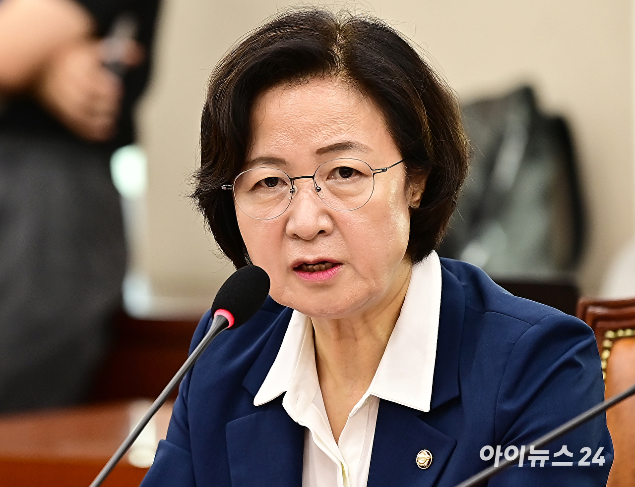 추미애 더불어민주당 의원이 1일 오전 서울 여의도 국회에서 열린 국방위원회 전체회의에서 발언하고 있다. [사진=곽영래 기자]