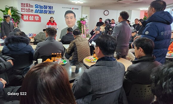 23일 허성우 예비후보 사무실에서 기자회견이 열리고 있다. [사진=허성우 예비후보 사무실]