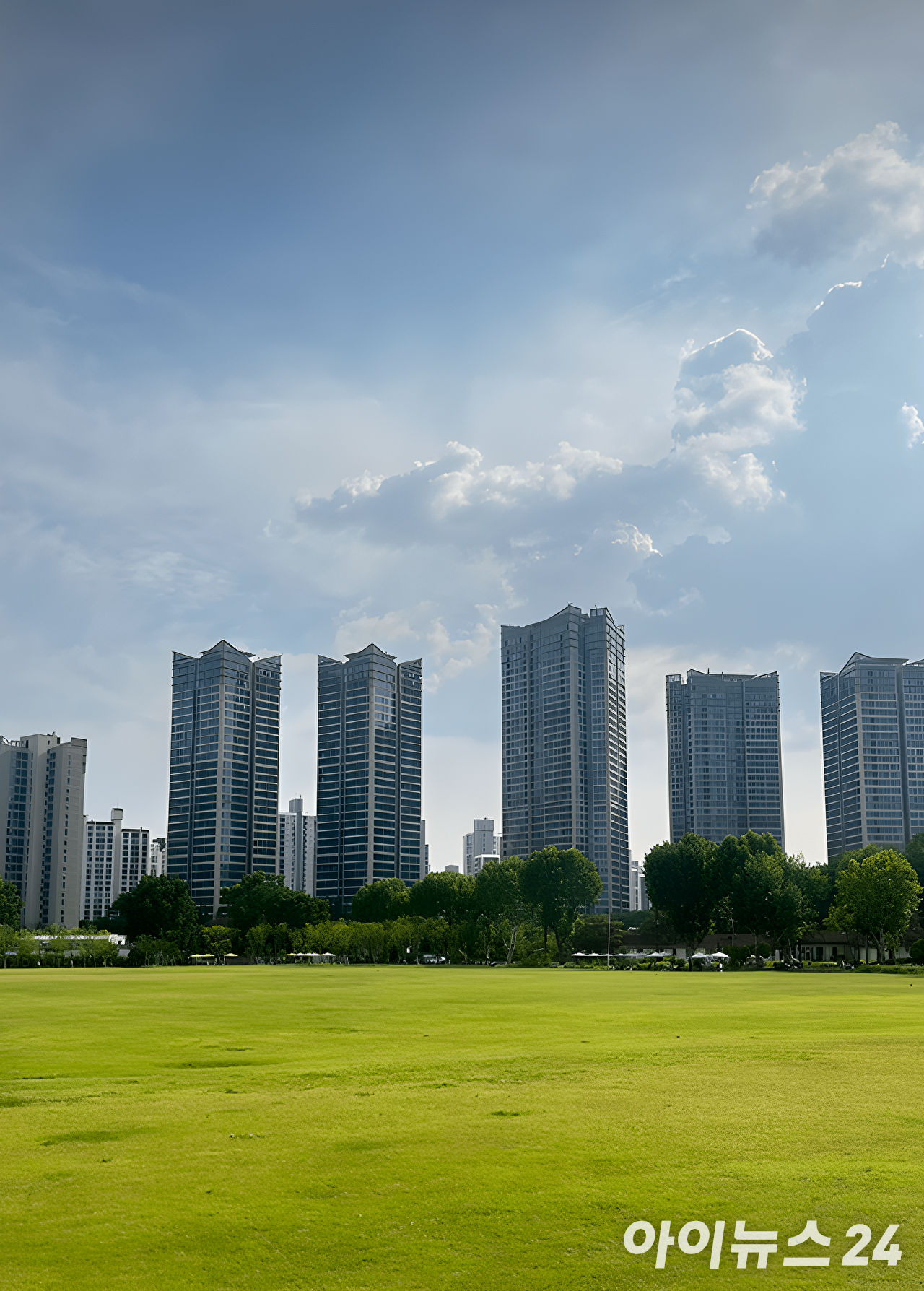 21일 서울 용산구 용산공원 앞. [사진=김민지 기자]