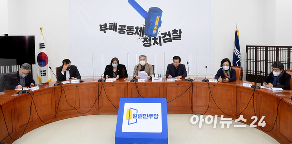 최강욱 열린민주당 대표가 10일 서울 여의도 국회에서 열린 열린민주당 최고위원회의에서 모두발언을 하고 있다. [사진=김성진 기자]