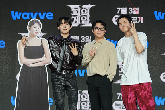 이상민, 정근우, 박지민, 이태균이 '피의 게임X' 제작발표회에서 포즈를 취하고 있다. [사진=웨이브]