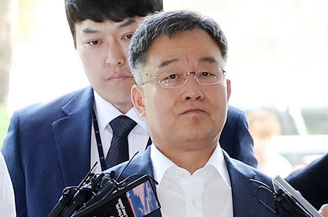 화천대유자산관리 대주주 김만배 씨가 2024년 6월 20일 오전 서울 서초구 서울중앙지법에서 열린 영장실질심사에 출석하기 위해 법정으로 향하고 있다. 2024.6.20 [사진=연합뉴스]