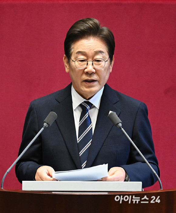 이재명 대통령이 26일 국회에서 열린 제426회국회(임시회) 제2차 본회의에서 2025년도 제2회 추가경정예산안에 대한 정부의 시정연설을 하고 있다. [사진=국회사진기자단]