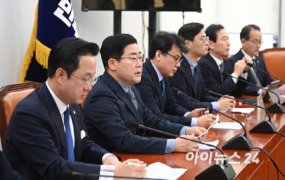 박찬대 더불어민주당 원내대표가 27일 오전 서울 여의도 국회에서 열린 정책조정회의에서 발언하고 있다. [사진=곽영래 기자]