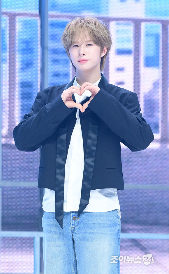 그룹 투어스 경민이 27일 오후 서울 광진구 광장동 예스24라이브홀에서 열린 투어스(TWS) 미니 5집 'NO TRAGEDY' 발매 기념 쇼케이스에서 참석하고 있다. [사진=정소희 기자]