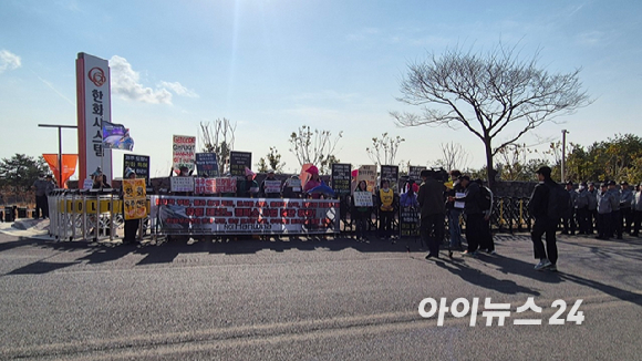 누리호(4차 발사)가 지난 11월 27일 새벽 고흥 나로우주센터에서 발사되고 있다. [사진=항우연]