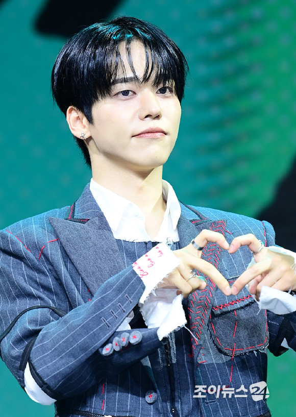 그룹 온앤오프 유토가 17일 서울 마포구 상암동 큐브컨벤션에서 진행된 ONF(온앤오프) 정규 2집 Part.2 'ONF:MY SELF' 쇼케이스에 참석하고 있다. [사진=정소희 기자]