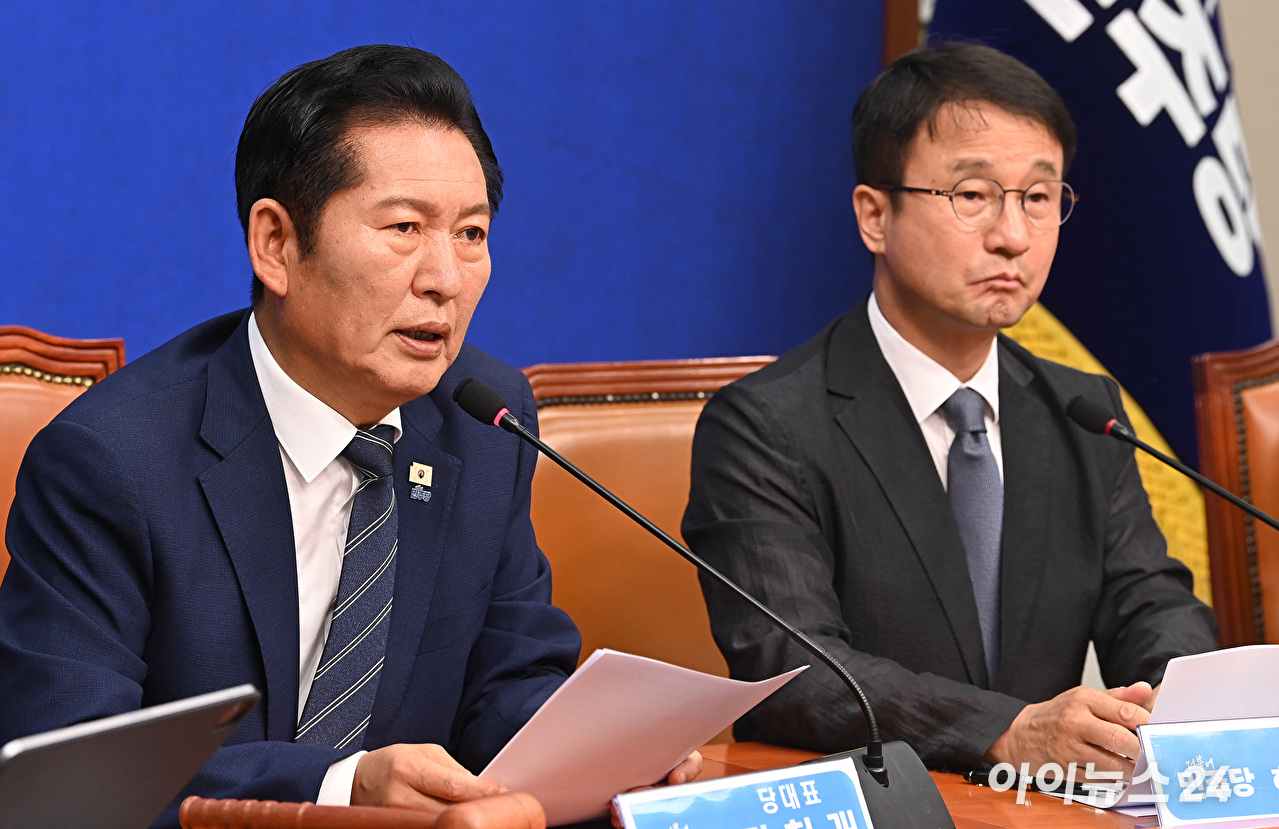 정청래 더불어민주당 당대표가 15일 서울 여의도 국회에서 열린 최고위원회의에서 발언하고 있다. [사진=곽영래 기자]