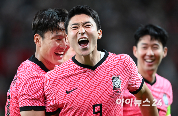 한국 조규성이 14일 오후 서울 마포구 서울월드컵경기장에서 열린 축구 국가대표팀 평가전 대한민국 대 이집트 경기에서 추가골을 넣은 후 세리머니를 하고 있다. [사진=김성진 기자]