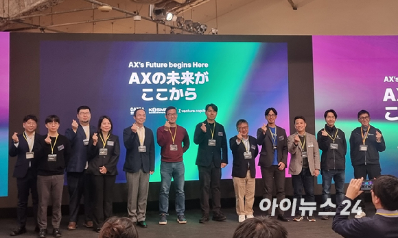 이세영 생성AI스타트업협회장(뤼튼테크놀로지스 대표)가 20일 일본 도쿄도 도쿄이노베이션베이스(TiB)에서 열린 한일 AI스타트업 밋업데이에서 발언하고 있다. 이날 행사는 중소벤처기업부 후원, 협회와 중소벤처기업진흥공단(중진공) 도쿄 사무소, 일본 벤처 투자사 Z Venture Capital (ZVC) 공동 개최로 열렸다. 현장에는 양국 스타트업 8개사와 투자-금융업계와 기관, AI 업계 관계자 등 100여명이 참석했다. [사진=생성AI스타트업협회]