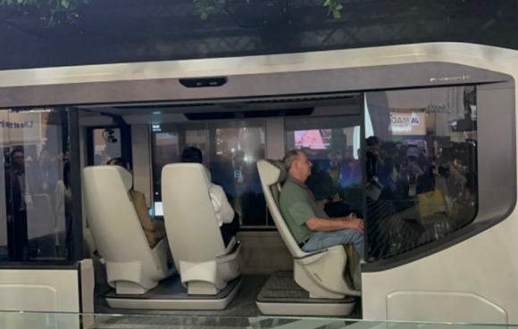 외부 카메라와 VR 기기를 이용한 메타버스 시연 [사진=정구민]