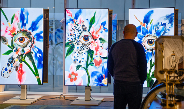 LG전자는 미국 뉴욕 쁘렝땅 백화점 오픈 1주년을 맞아 다음달 27일까지 진행되는 기념 전시에 파트너로 참여해 '꽃'을 주제로 한 작가 4명의 디지털 아트를 올레드 TV로 선보인다. [사진=LG전자]