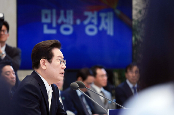 이재명 대통령이 11일 청와대 영빈관에서 열린 취임 100일 기자회견 '회복을 위한 100일, 미래를 위한 성장'에서 발언하고 있다. 2025.9.11 [대통령실통신사진기자단] [사진=연합뉴스]