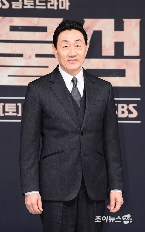 배우 허준호가 21일 오후 서울 양천구 목동 SBS에서 열린 SBS 새 금토드라마 '보물섬' 제작발표회에 참석 하고 있다. [사진=정소희 기자]