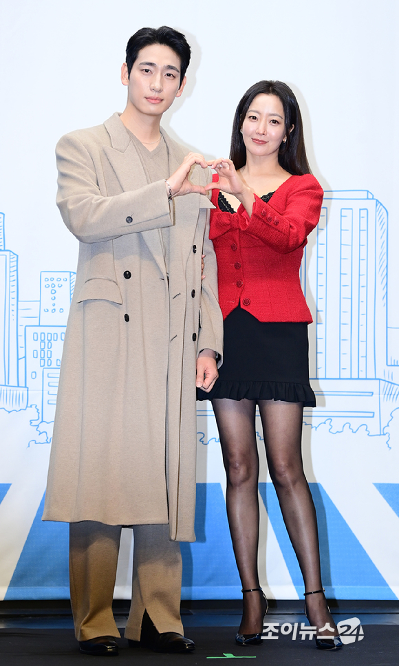 배우 윤박과 김희선이 10일 오후 서울 마포구 스탠포드호텔에서 열린 TV CHOSUN 새 월화드라마 '다음생은 없으니까' 제작발표회에 참석하고 있다. [사진=정소희 기자]