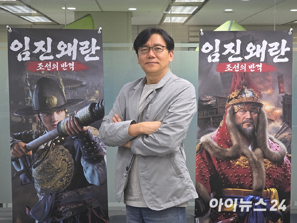 김태곤 레드징코게임즈 디렉터가 지난 11일 서울 송파구 레드징코게임즈 사무실에서 인터뷰 기념 촬영을 하고 있다. [사진=박정민 기자]