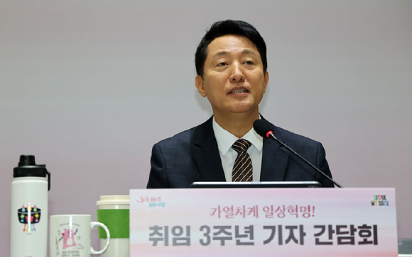 오세훈 서울시장이 16일 서울 중구 서울시청에서 열린 '민선 8기 3주년 기자간담회:가열차게 일상혁명'에서 발언하고 있다. [사진=연합뉴스]