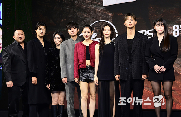 (왼쪽부터)마동석-박형식-레지나 레이-성유빈-안지혜-이주빈-서인국-강미나가 20일 오전 서울 중구 앰버서더 서울 풀만 호텔에서 열린 STUDIO X+U 드라마 '트웰브' 제작발표회에 참석하고 있다. [사진=정소희 기자]