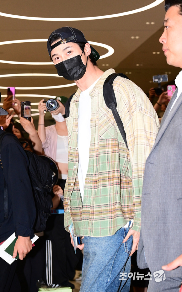 배우 변우석이 16일 오후 홍콩 팬미팅 일정을 마치고 인천국제공항을 통해 입국하고 있다. [사진=정소희 기자]