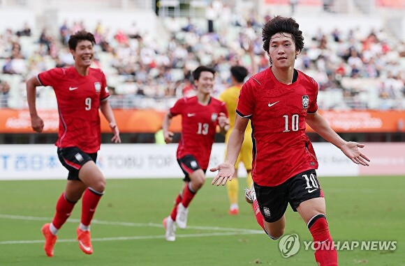 [아시안게임] 0-1→2-1 대역전… 이민성호, AG 4연패 꿈 이어간다