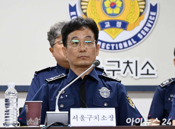 직권남용 및 허위공문서 작성, 특수공무집행방해 혐의로 구속된 윤석열 전 대통령이 지난 7월 9일 영장실질심사를 받기 위해 서울중앙지법으로 출석하고 있다. [사진=정소희 기자]
