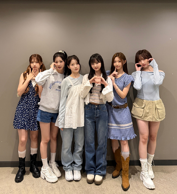 걸그룹 USPEER(유스피어) 단체 이미지. 왼쪽부터 채나,다온,서유,시안,로아,소이 [사진=MW엔터테인먼트]