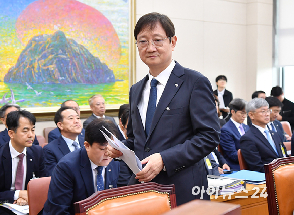 이찬진 금융감독원장이 21일 서울 여의도 국회 정무위원회에서 열린 금융감독원 등에 대한 국정감사에서 업무보고를 하고 있다. [사진=곽영래 기자]