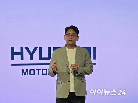 현대차&middot;기아 AVP본부장 박민우 사장이 11일 포티투닷(42dot) 사옥에서 진행된 자율주행 미디어데이에서 발표를 하고 있다. [사진=최란 기자]