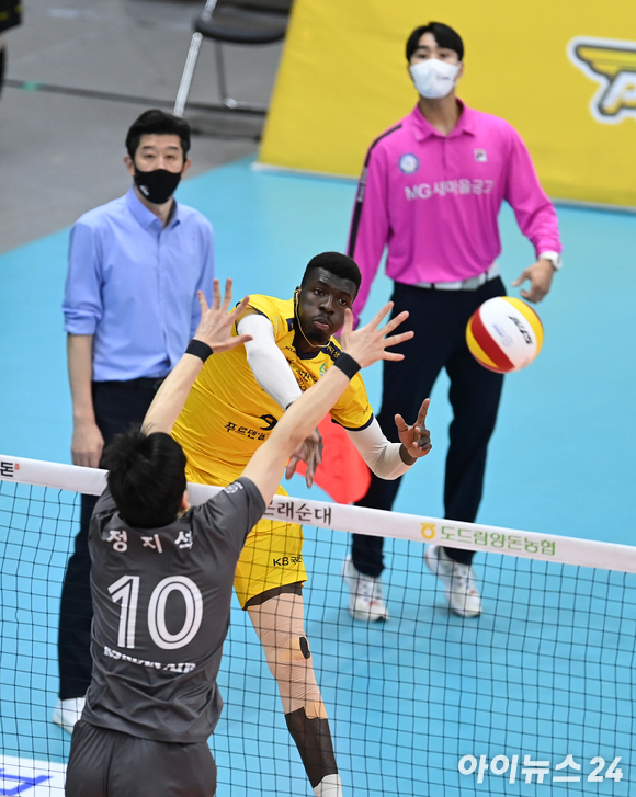 대한항공은 2021-22시즌 도드람 V리그에서 2년 연속 통합우승을 달성했다. 이는 남자부 기준 삼성화재에 이어 역대 두 번째다. [사진=김성진 기자]