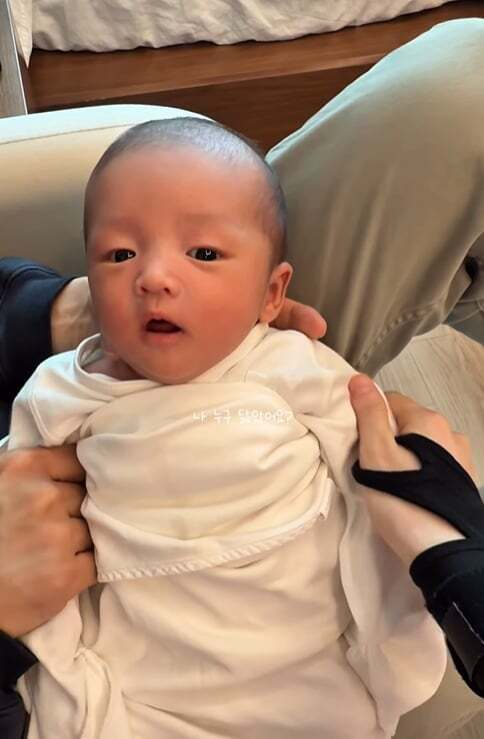 김소영♥오상진, 난리난 둘째 아들 외모...신생아 안 믿기는 완성형 얼굴