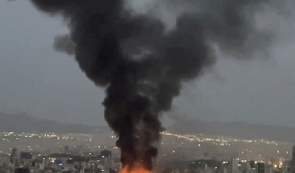 이란 수도 테헤란에 발생한 폭격. [사진=로이터/연합뉴스]