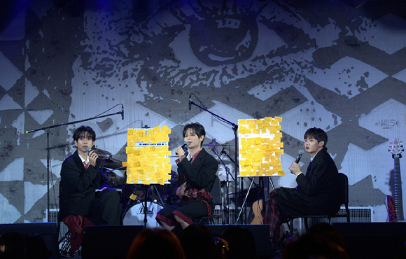 루시가 서울 현대카드 언더스테이지에서 신보 발매 기념 음감회를 열고 팬들을 만나고 있다. [사진=미스틱스토리]