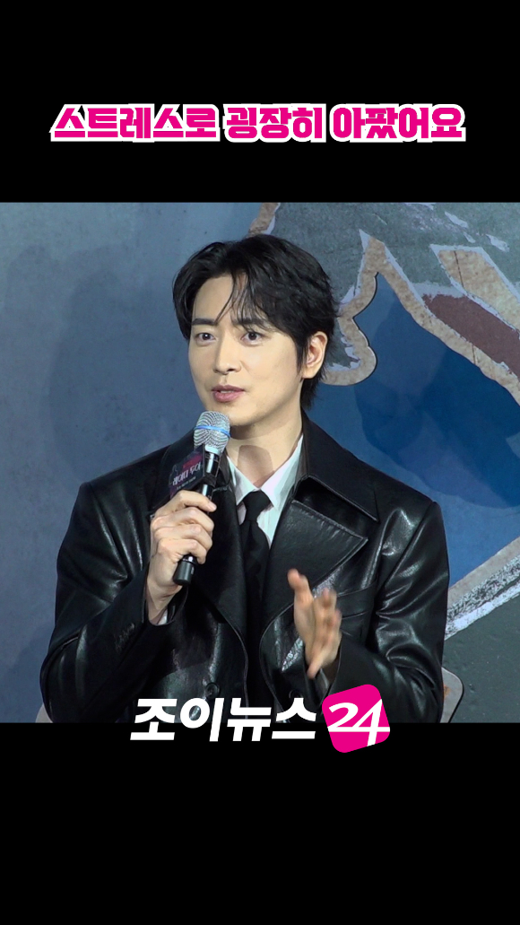 배우 이준혁이 지난 10일 오전 서울 중구 장충동 앰배서더 서울 풀만 호텔에서 열린 넷플릭스 시리즈 '레이디 두아' 제작발표회에 참석해 소감을 말하고 있다. [사진=문수지 기자]