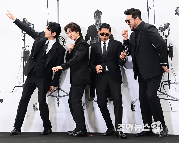 그룹 god 데니안-손호영-박준형-김태우가 30일 오후 서울 영등포구 여의도 KBS홀에서 열린 JYP 딴따라 포토월 헹사에 참석하고 있다. [사진=정소희 기자]