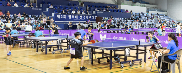 '제 2회 일우배 전국탁구대회' 에서 선수들이 경기 하는 모습 [사진=대한항공]