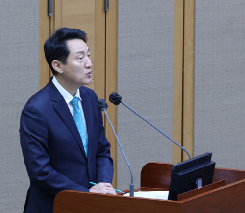 오세훈 서울시장이 27일 서울시의회에서 열린 본회의 시정질문에서 발언하고 있다. [사진=연합뉴스]