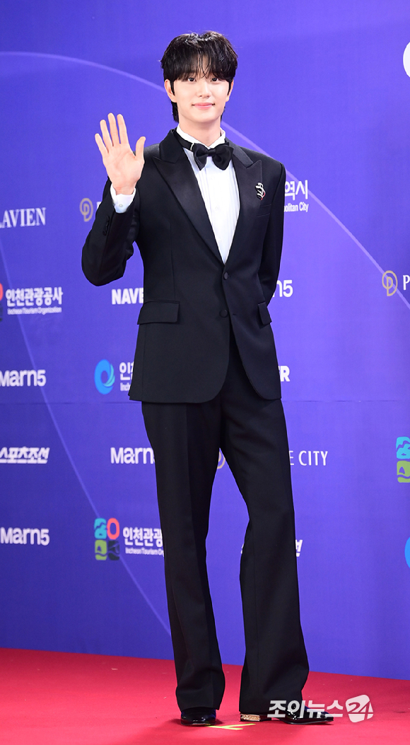 '유미의 세포들3' 배우 김재원이&nbsp;31일 오후&nbsp;인천시 영종구 운서동 파라다이스시티에서 열린&nbsp;제5회 청룡시리즈어워즈&nbsp;레드카펫 행사에 참석하고 있다. [사진=정소희 기자]