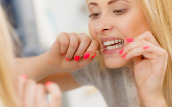  식사 직후 곧바로 양치질을 하는 습관이 오히려 치아 손상을 키울 수 있다는 전문가 경고가 제시됐다. 사진은 본 기사 내용과 무관. [사진=bendigodental]