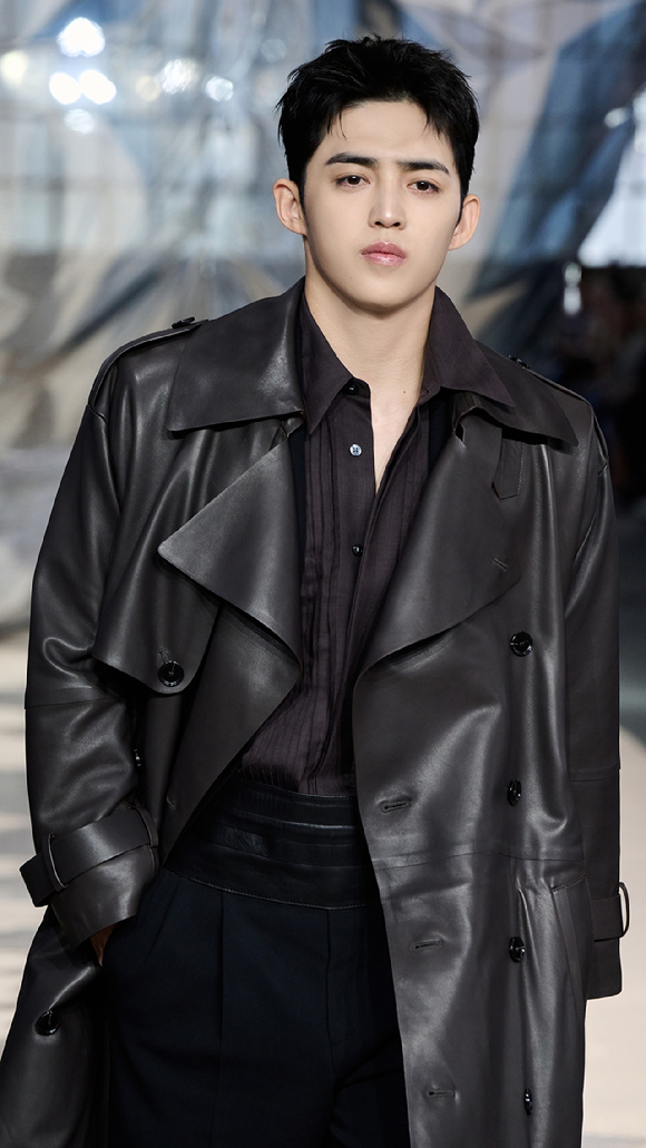 세븐틴 에스쿱스, 밀라노 패션쇼 런웨이 섰다⋯피날레 장식